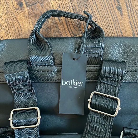 Botkier New York Mini Trigger Black Backpack with silver zipper detailing, vegan - Picture 5 of 16